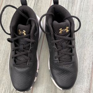 Girls youth size 3 under armour basketball shoes